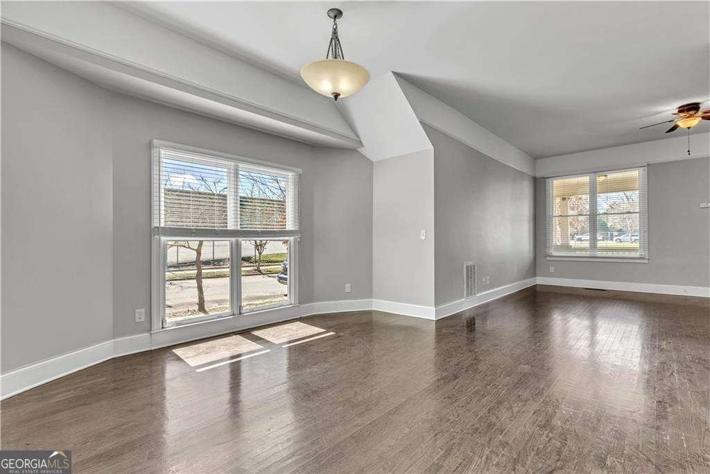 94 Lucy Street Se - Photo 5