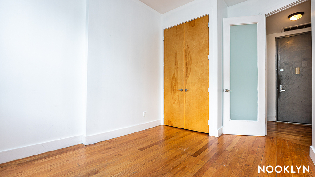 325 Franklin Ave - Photo 10