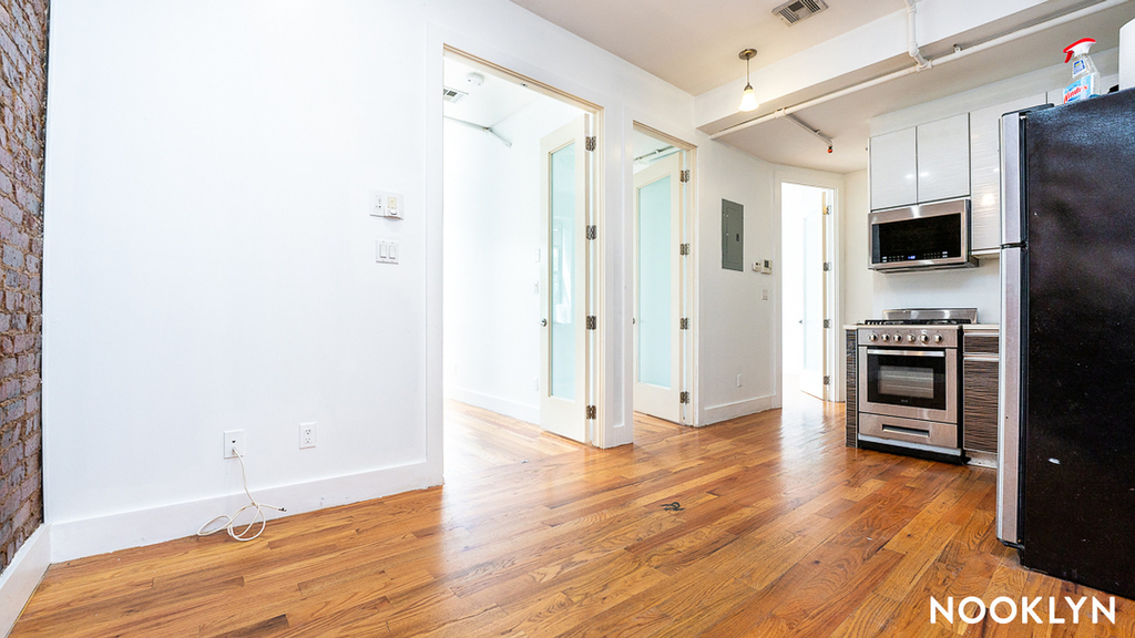 325 Franklin Ave - Photo 13