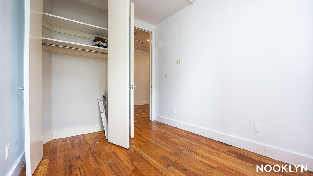 325 Franklin Ave - Photo 3