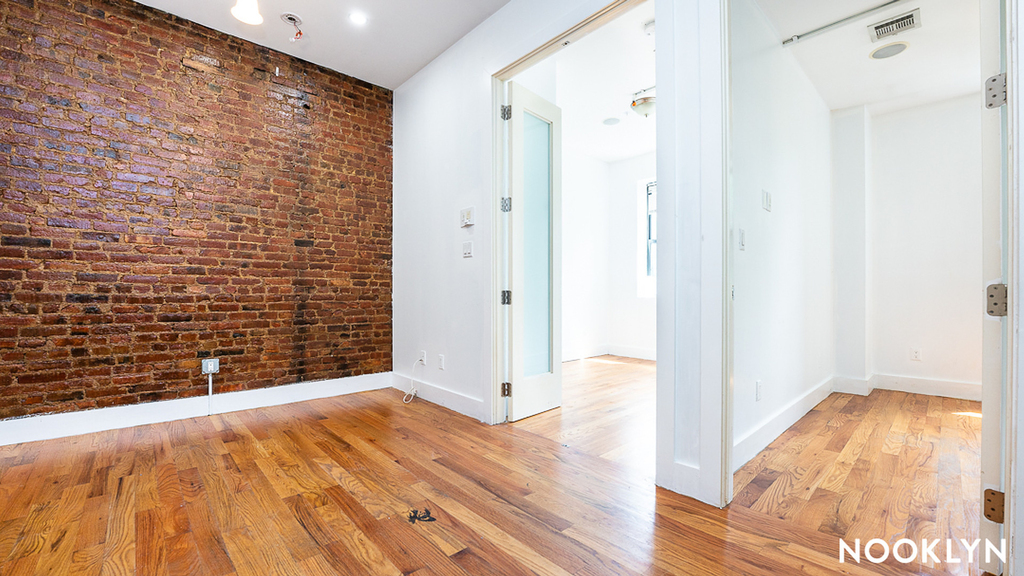 325 Franklin Ave - Photo 15