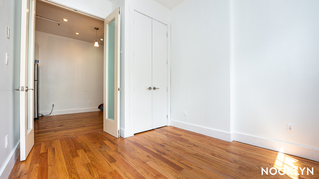 325 Franklin Ave - Photo 8
