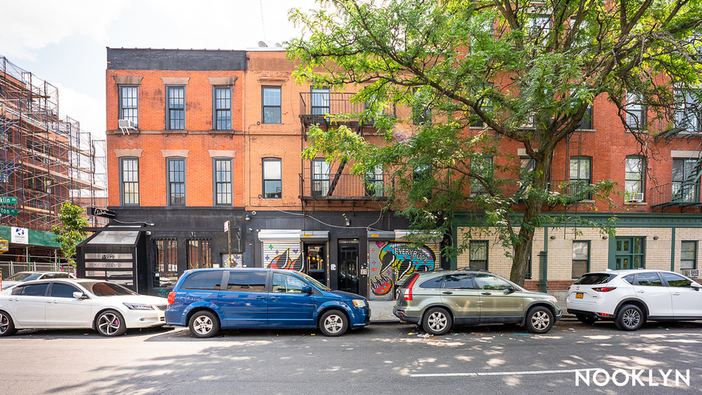 325 Franklin Ave - Photo 12
