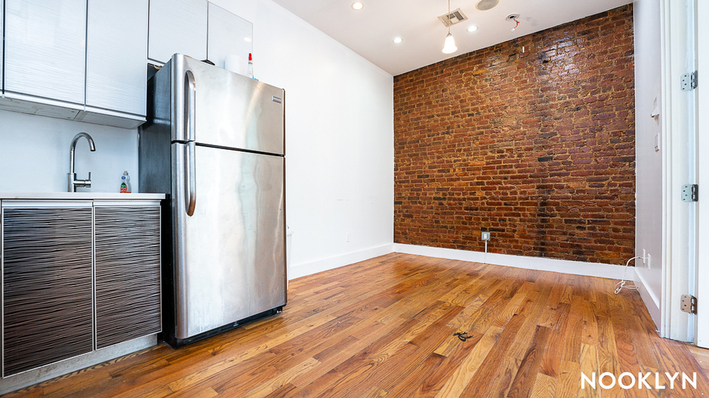 325 Franklin Ave - Photo 9