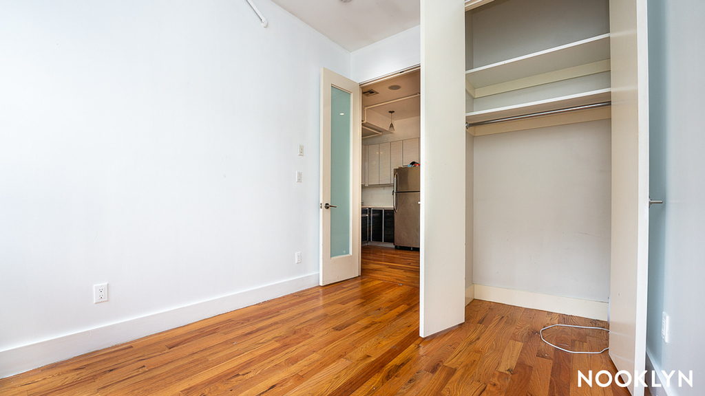 325 Franklin Ave - Photo 2