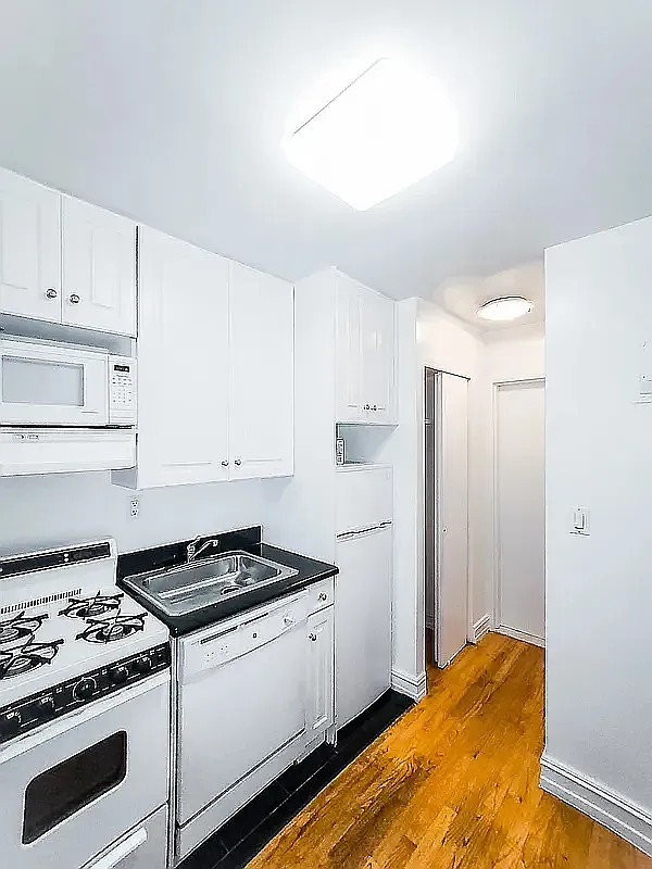 238 East 36th Street - Photo 1