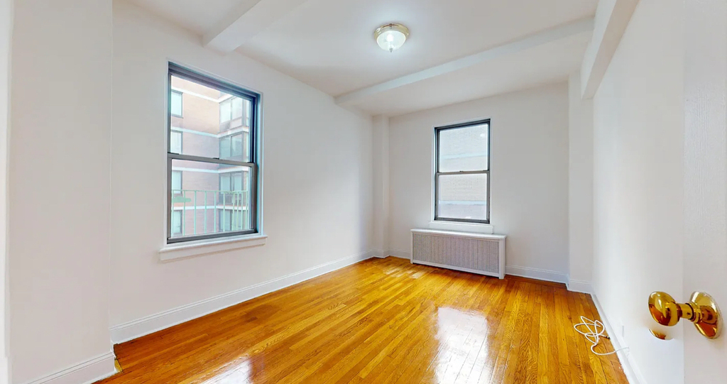 East 38th Street - Photo 8