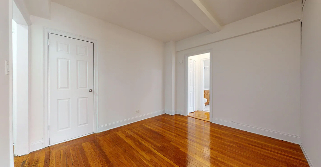 East 38th Street - Photo 4