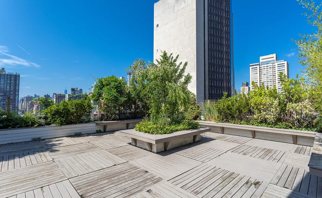 East 38th Street - Photo 14