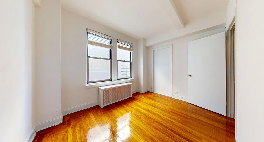 East 38th Street - Photo 7