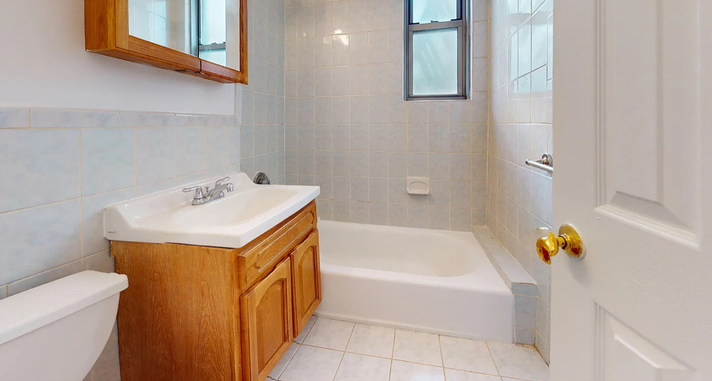 East 38th Street - Photo 13