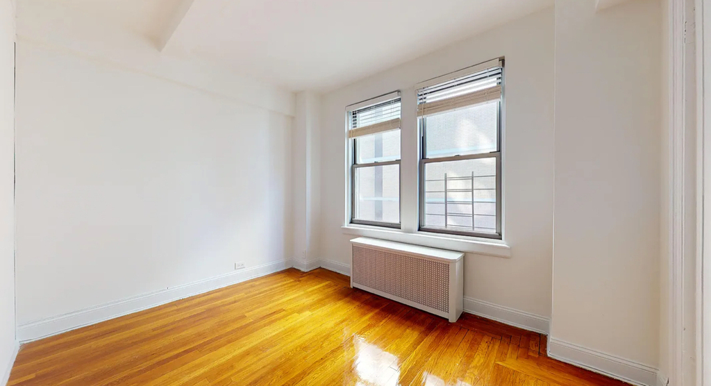 East 38th Street - Photo 6