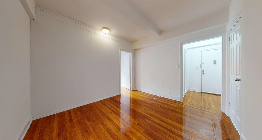 East 38th Street - Photo 3