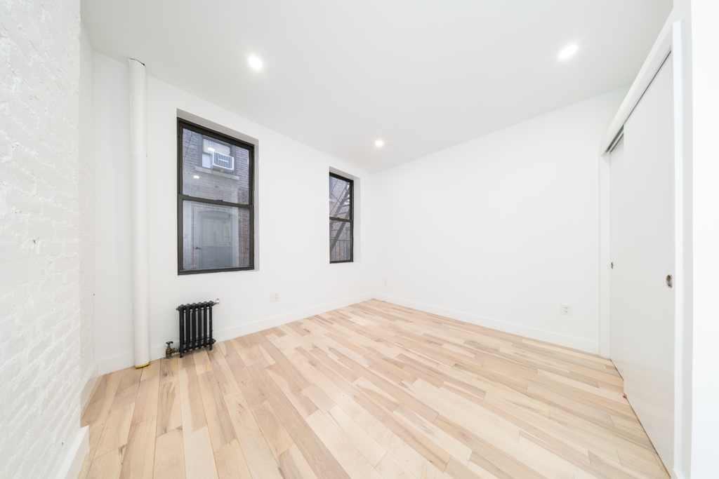 703 9th Avenue - Photo 4
