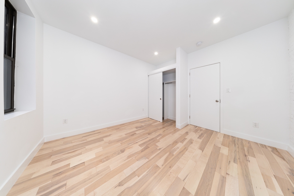 703 9th Avenue - Photo 5