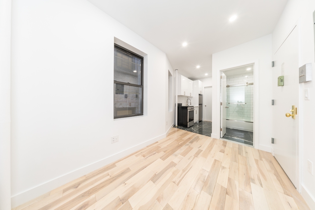 703 9th Avenue - Photo 10