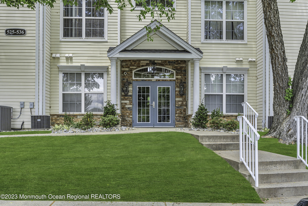 536 St Andrews Place - Photo 3