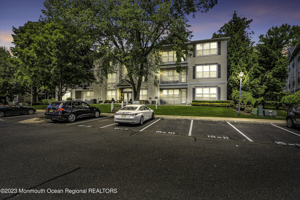 536 St Andrews Place - Photo 0