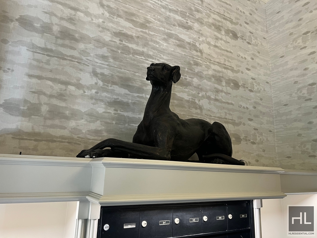 East 83rd Street - Photo 6