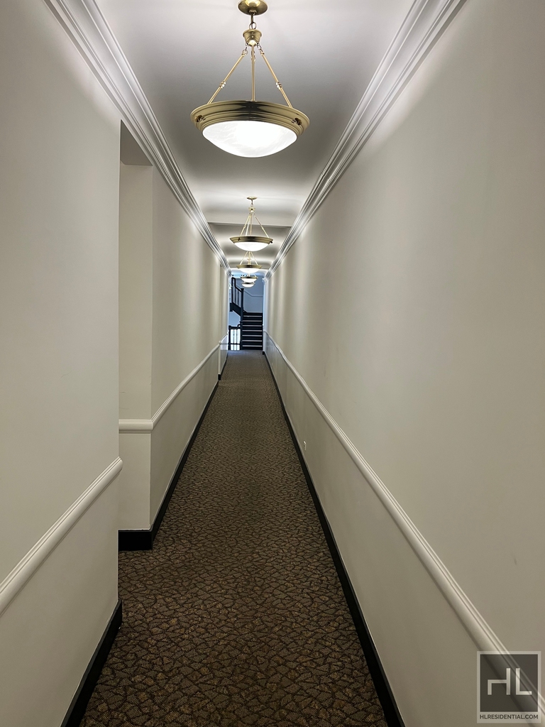 East 83rd Street - Photo 8