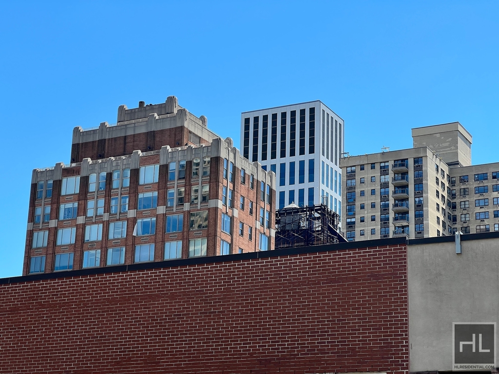 East 83 Street - Photo 3
