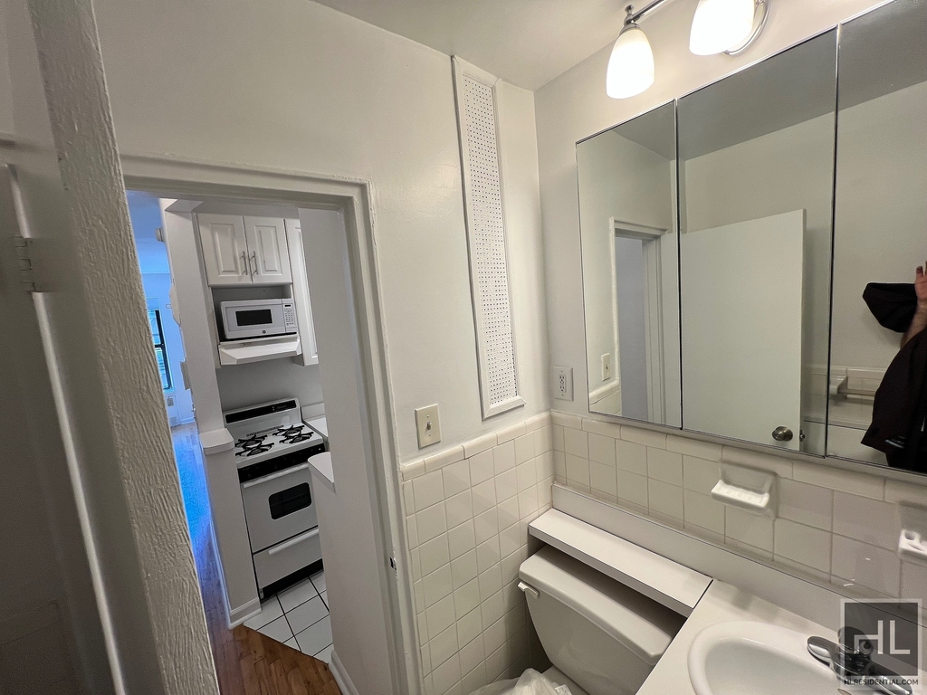 East 83 Street - Photo 9