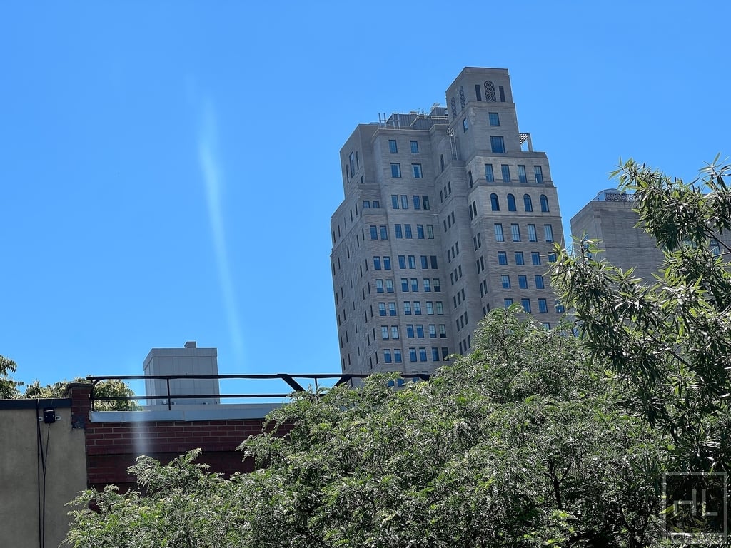 East 83 Street - Photo 6