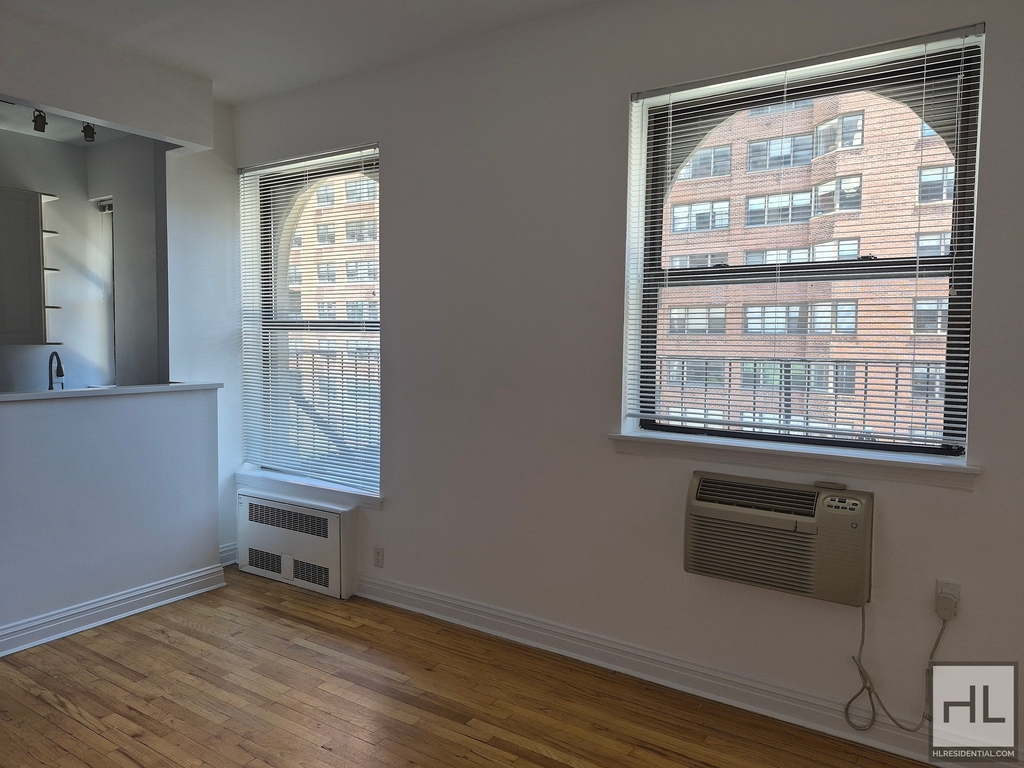 East 83rd Street - Photo 9