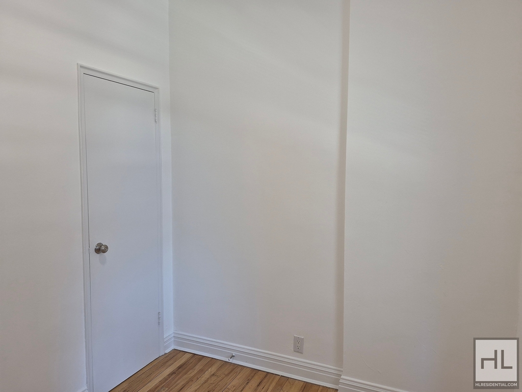 East 83rd Street - Photo 13