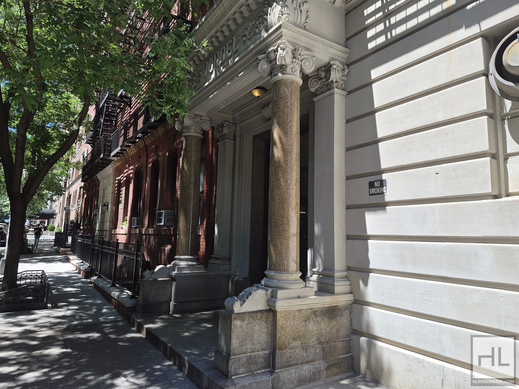 East 83rd Street - Photo 20