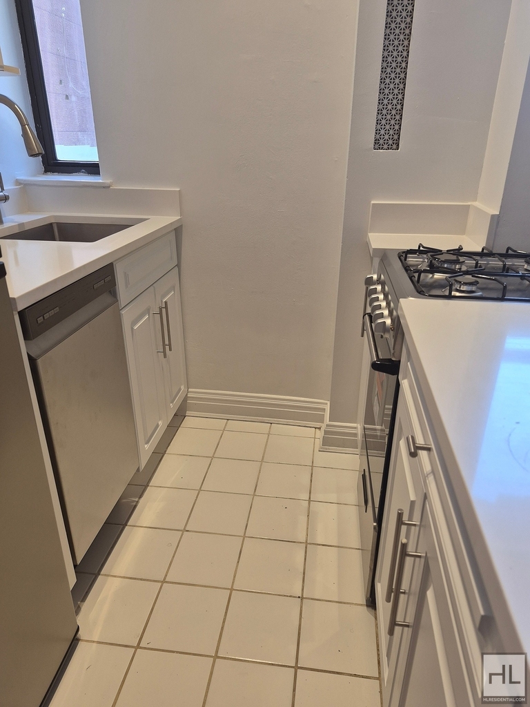 East 83rd Street - Photo 4