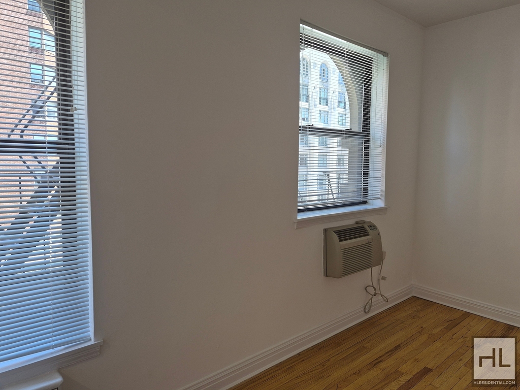 East 83rd Street - Photo 6
