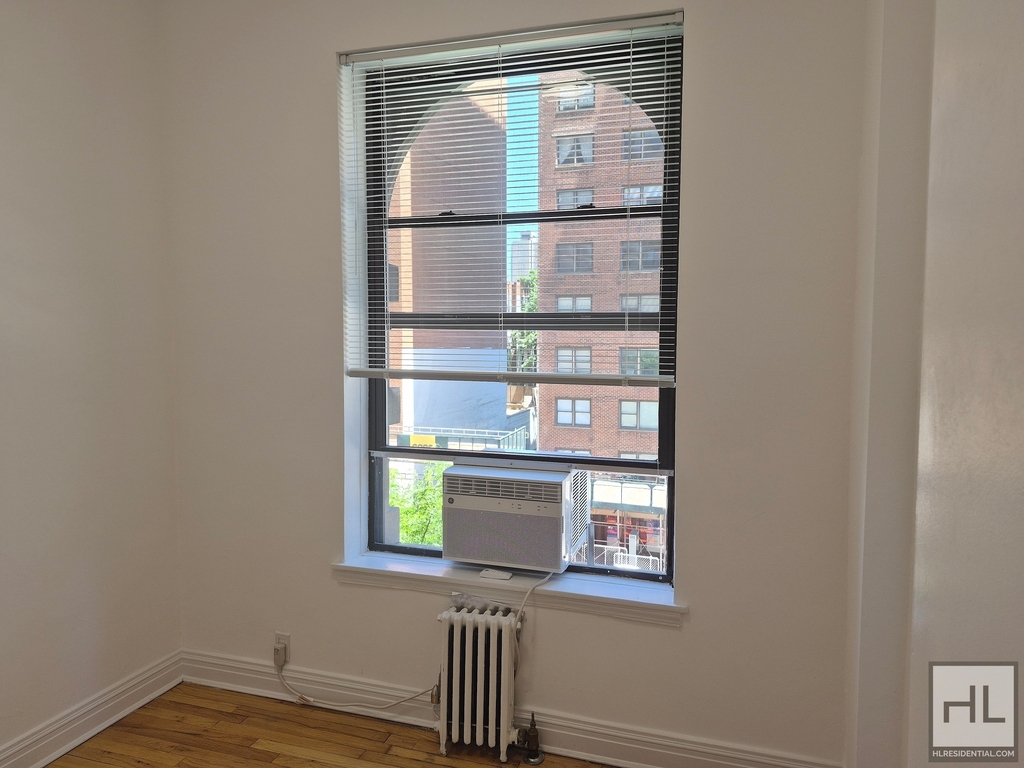 East 83rd Street - Photo 10