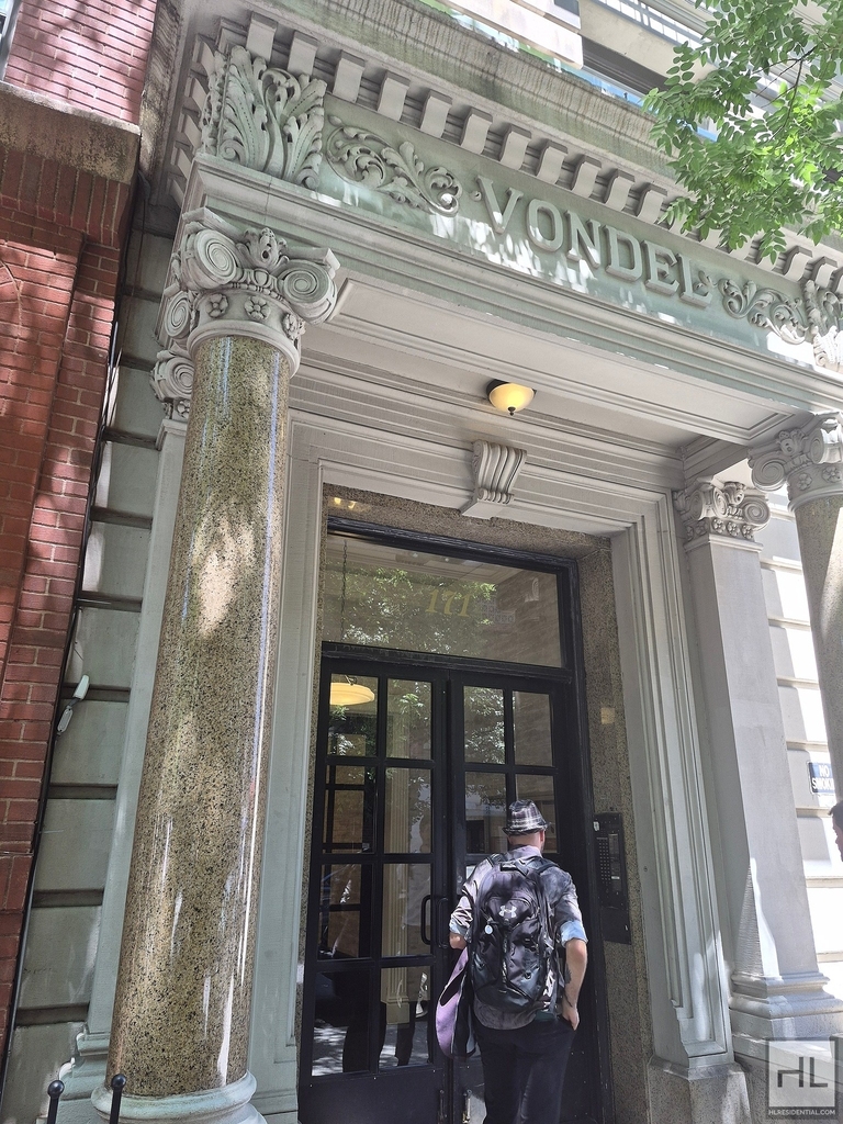 East 83rd Street - Photo 18