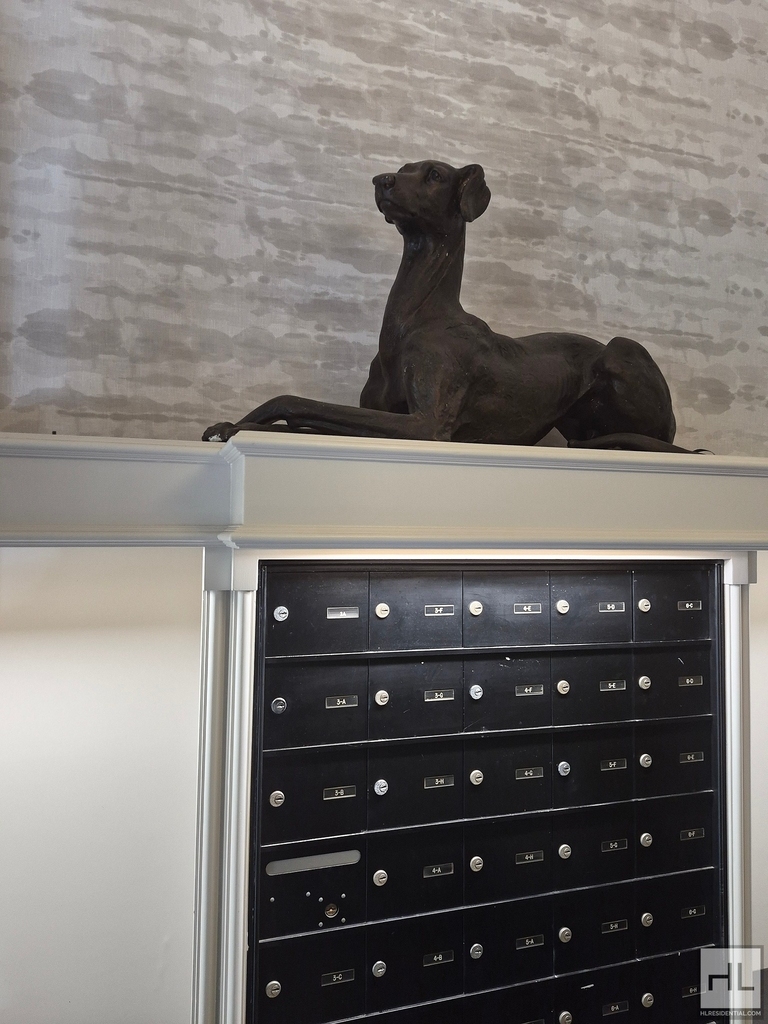 East 83rd Street - Photo 17
