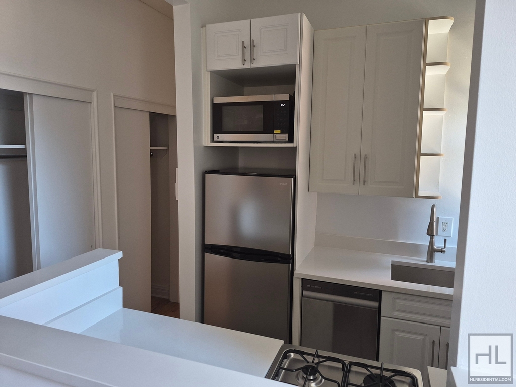 East 83rd Street - Photo 8