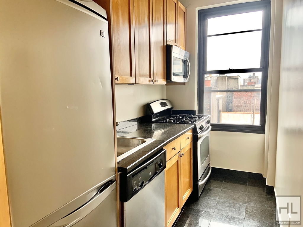 Second Avenue - Photo 3