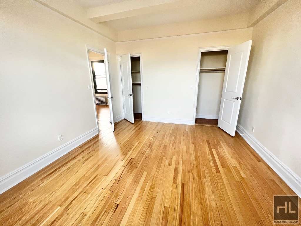 Second Avenue - Photo 2