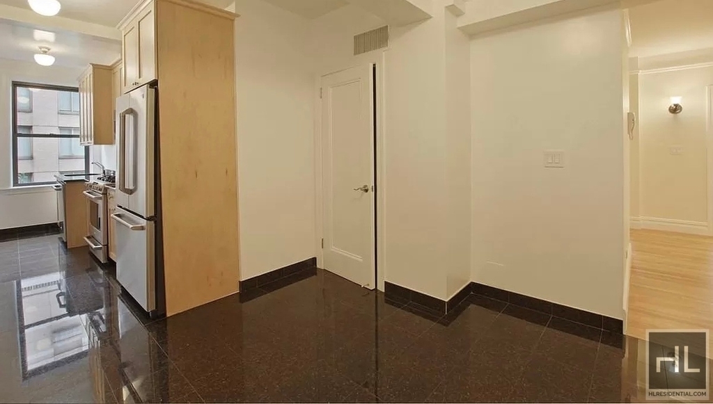 East 68 Street - Photo 2