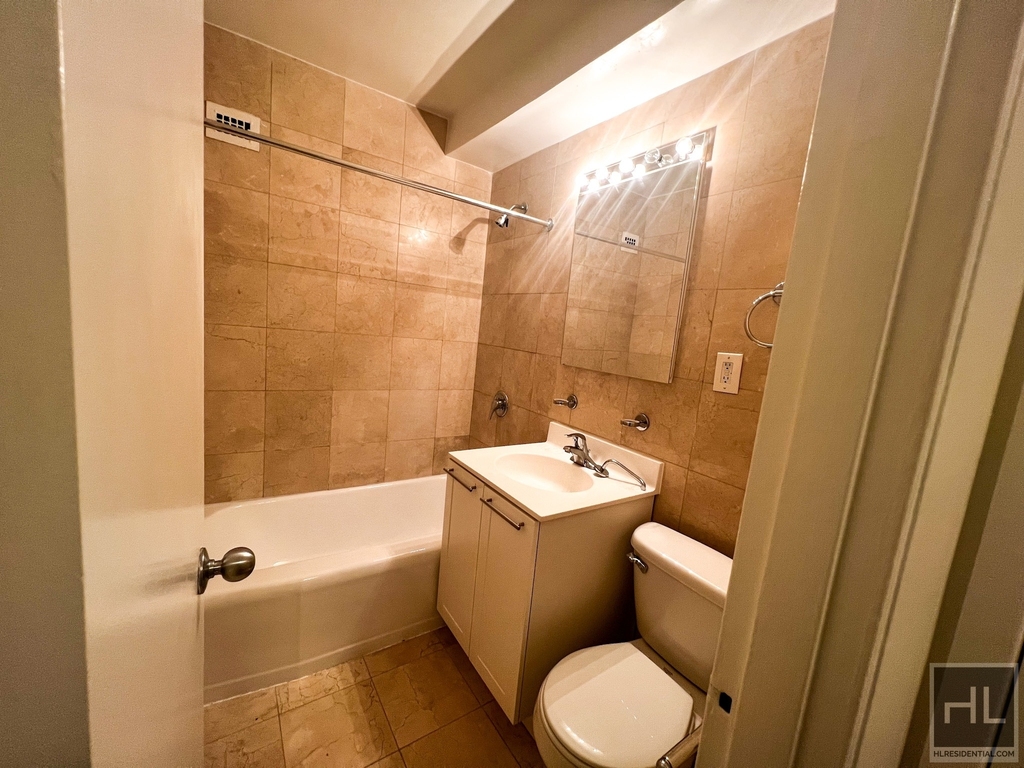 East 79th Street - Photo 4