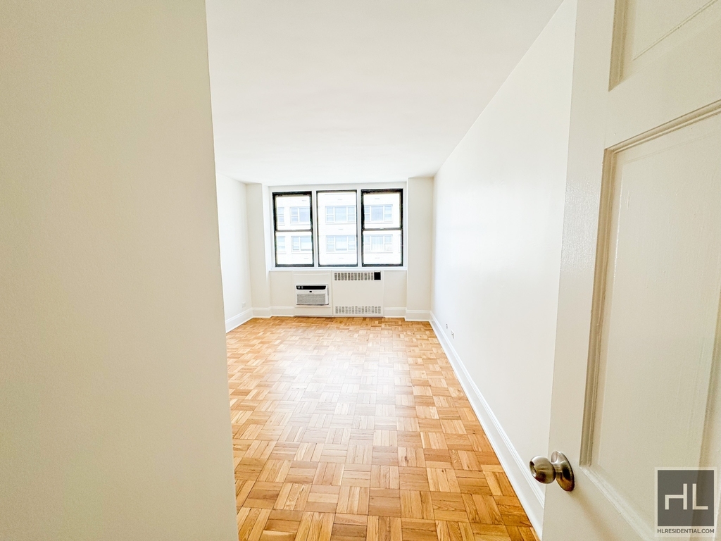 East 79th Street - Photo 2