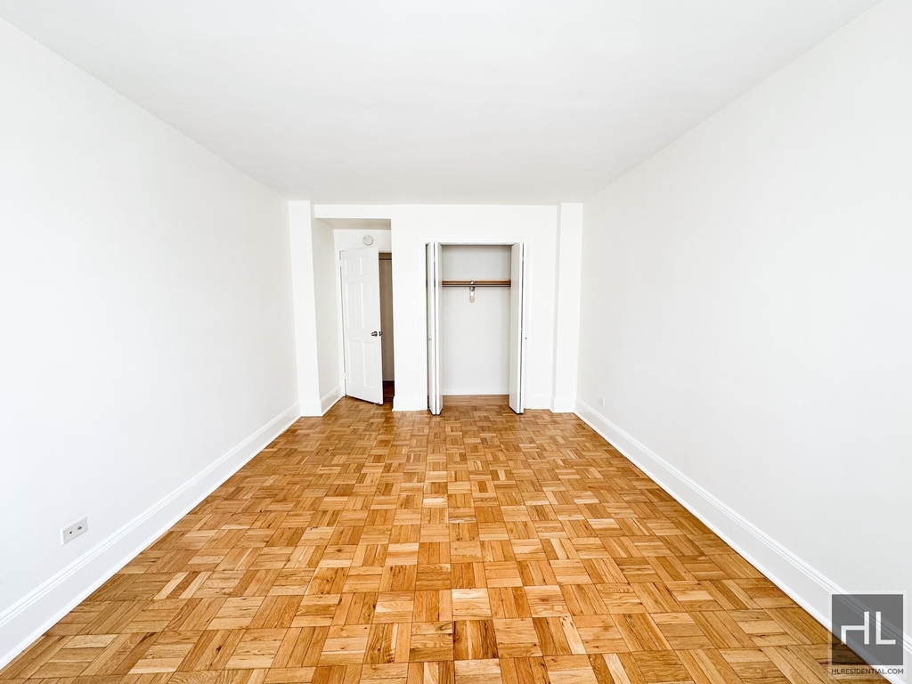 East 79th Street - Photo 3