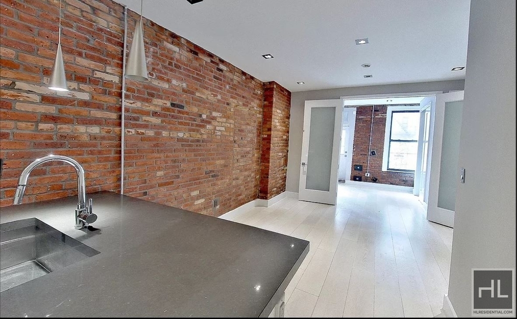 East 82 Street - Photo 2