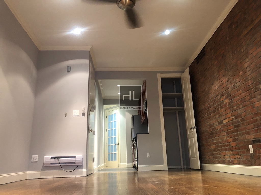 East 82 Street - Photo 9