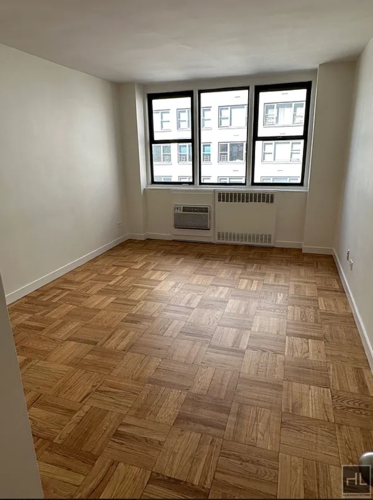 East 79th Street - Photo 2