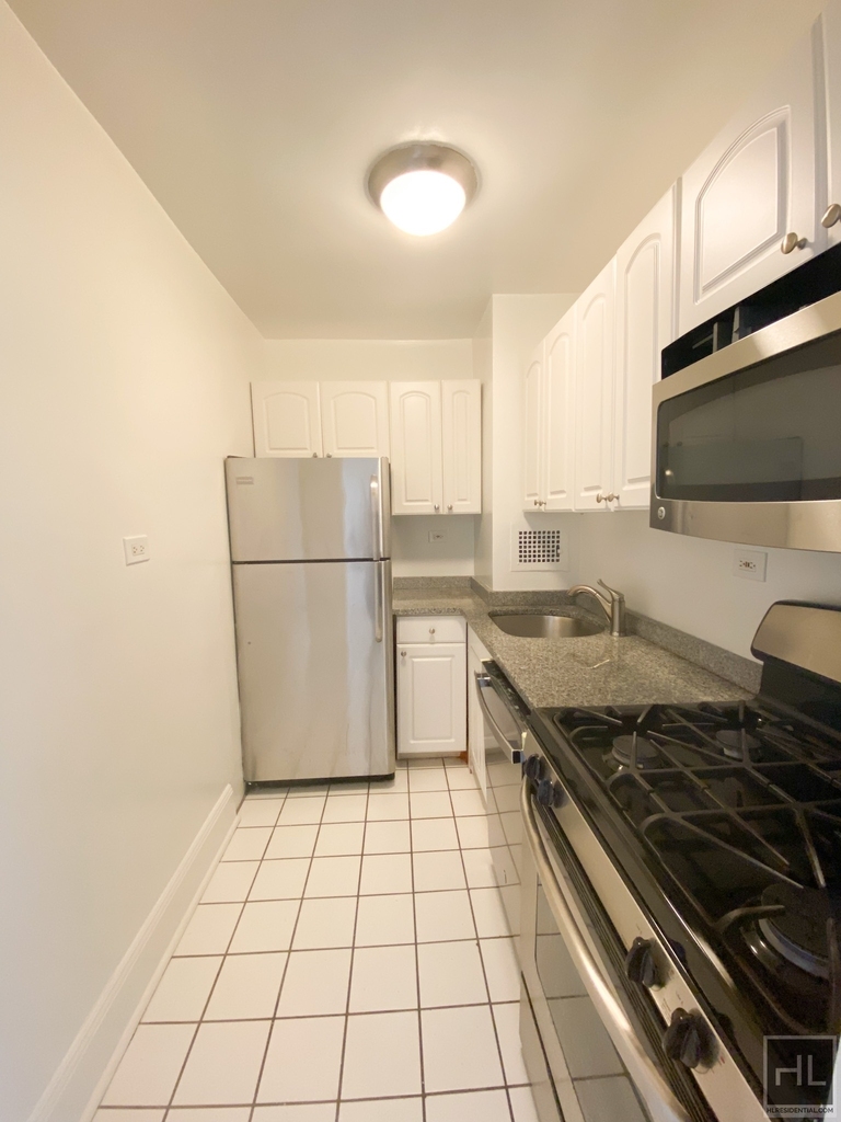 East 79th Street - Photo 3