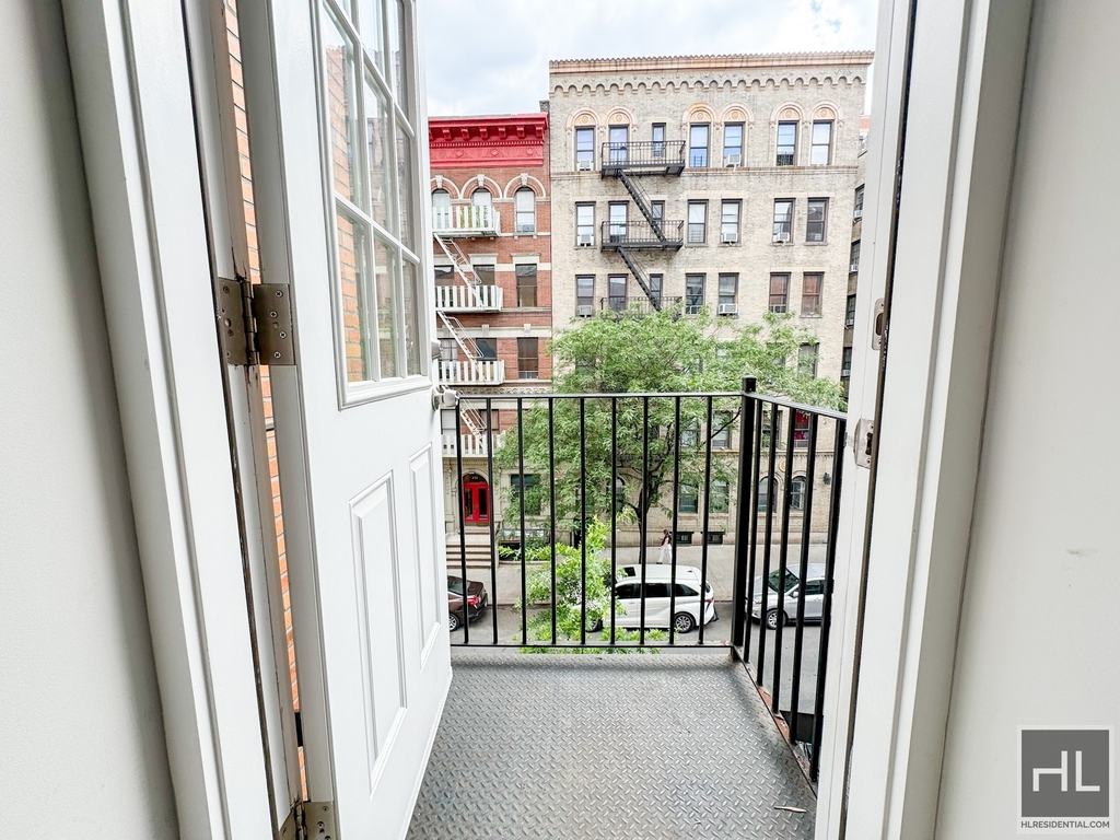 East 82 Street - Photo 4
