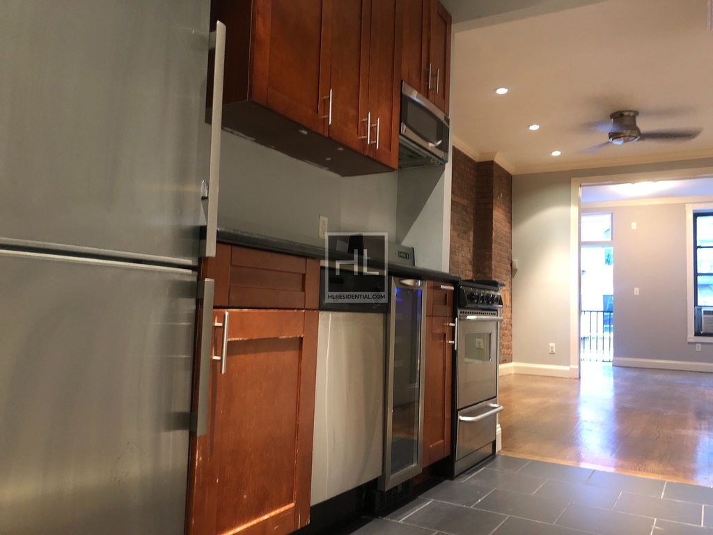 East 82 Street - Photo 5