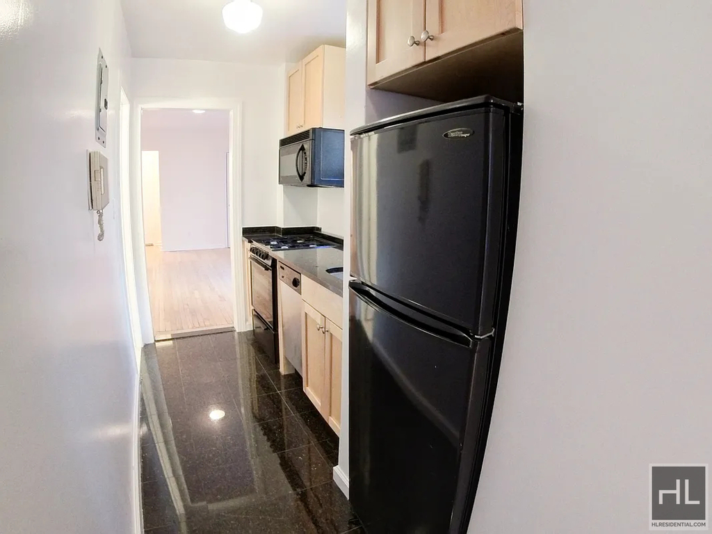 East 84th Street - Photo 6