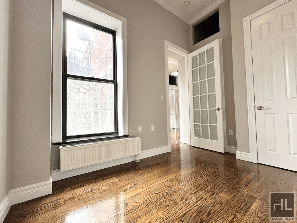 E 13th St. - Photo 4
